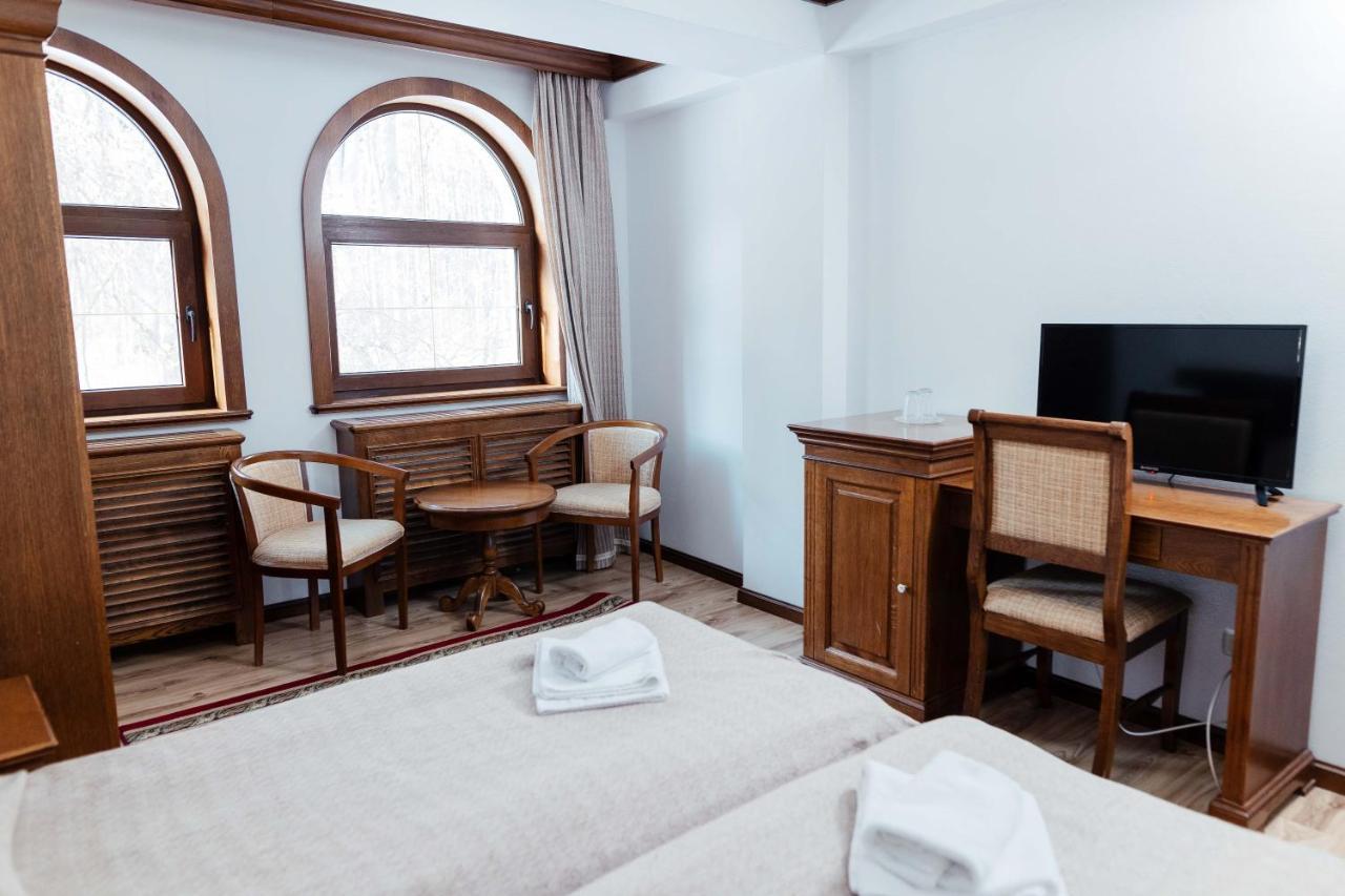 ホテル Casa Marta Sîmbăta de Sus エクステリア 写真
