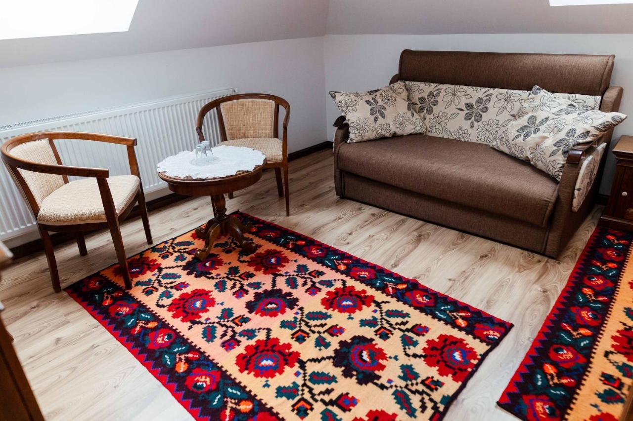 ホテル Casa Marta Sîmbăta de Sus エクステリア 写真