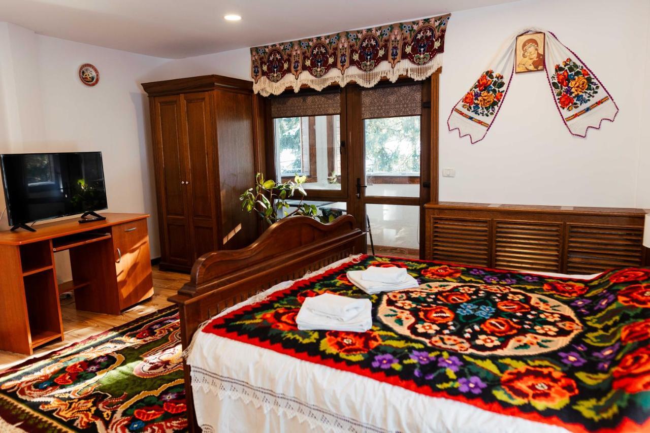 ホテル Casa Marta Sîmbăta de Sus エクステリア 写真